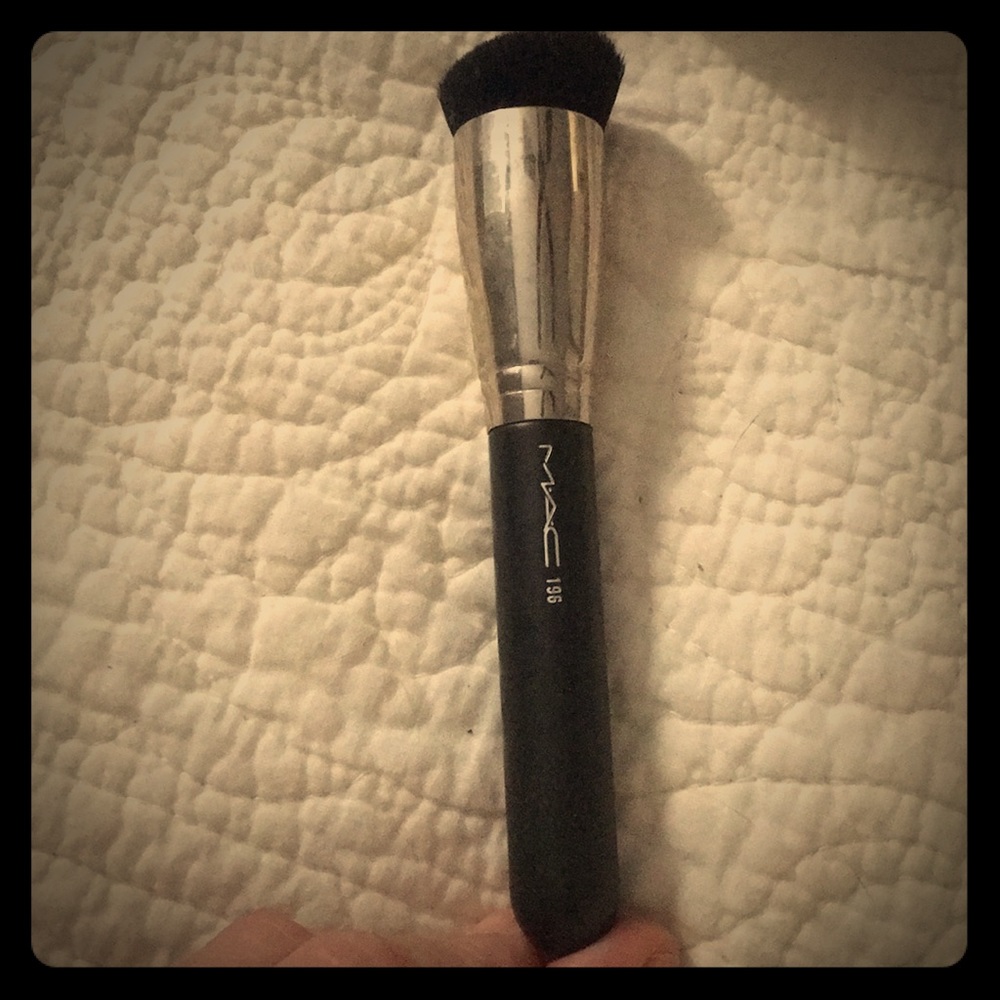 MAC BRUSH 196 slanted top